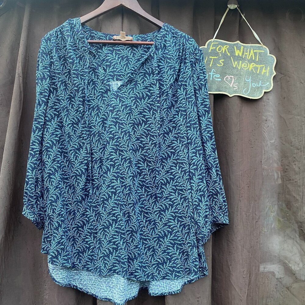 Philosophy Blue Leaf Print V-Neck Blouse – Flowy Rayon – Size 2X